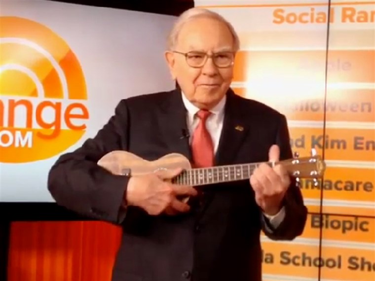 وارن بافت (Warren Buffet) (میلیونر بازار سهام) یوکلِلی (نوعی ساز زهی از خانواده گیتار) می نوازد